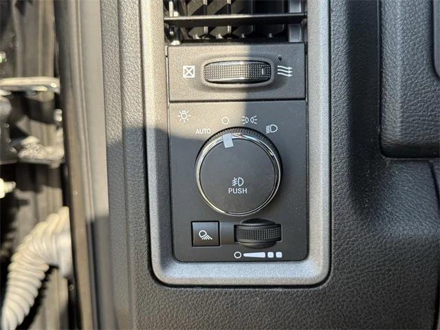 Photo of 2021 Diamond Black Crystal Pearlcoat RAM 1500 Classic