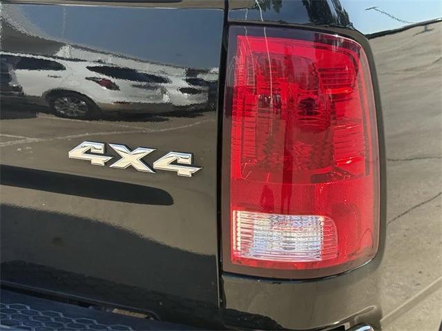 Photo of 2021 Diamond Black Crystal Pearlcoat RAM 1500 Classic