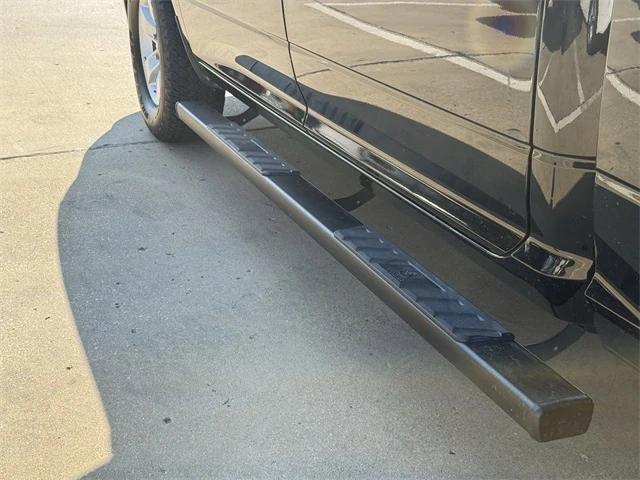 Photo of 2021 Diamond Black Crystal Pearlcoat RAM 1500 Classic