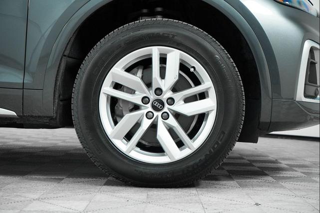 Photo of 2023 Daytona Gray Audi Q5