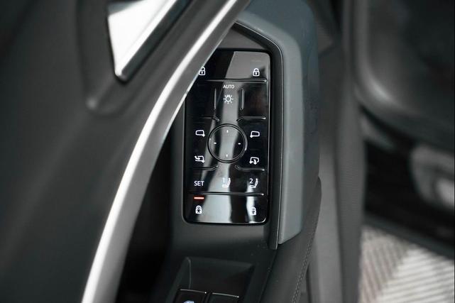 Photo of 2025 Mythos Black Metallic Audi Q5