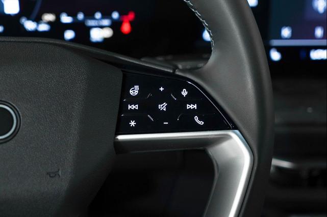 Photo of 2025 Mythos Black Metallic Audi Q5