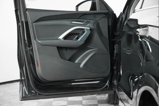 Photo of 2025 Mythos Black Metallic Audi Q5
