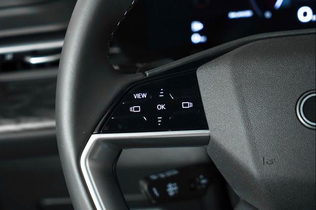 Photo of 2025 Mythos Black Metallic Audi Q5