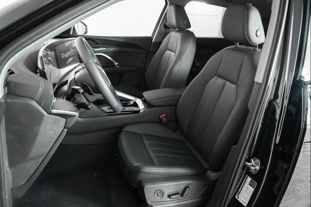 Photo of 2025 Mythos Black Metallic Audi Q5