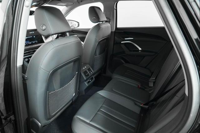 Photo of 2025 Mythos Black Metallic Audi Q5
