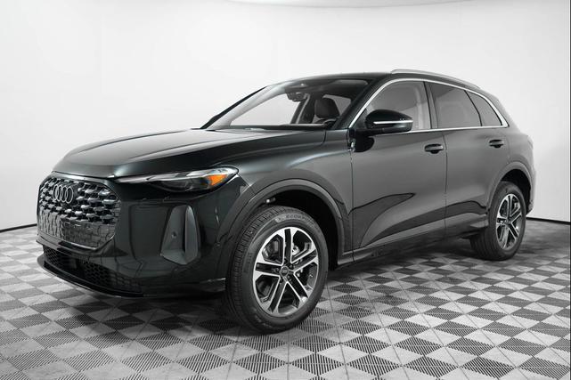 Photo of 2025 Mythos Black Metallic Audi Q5