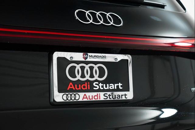 Photo of 2025 Mythos Black Metallic Audi Q5