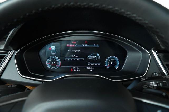 Photo of 2023 Florett Silver Metallic Audi Q5