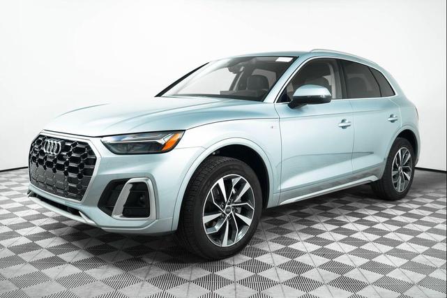 Photo of 2023 Florett Silver Metallic Audi Q5