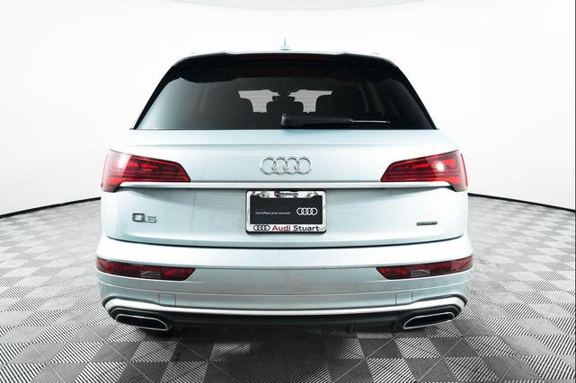 Photo of 2023 Florett Silver Metallic Audi Q5