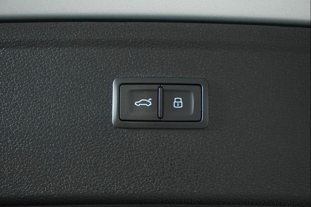 Photo of 2023 Florett Silver Metallic Audi Q5