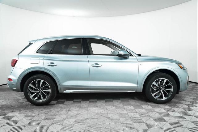 Photo of 2023 Florett Silver Metallic Audi Q5