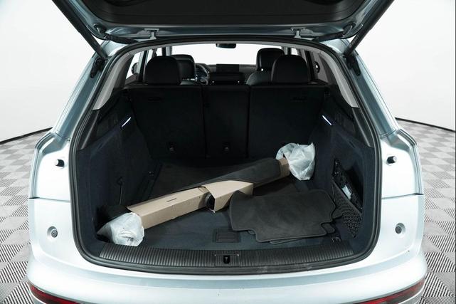 Photo of 2023 Florett Silver Metallic Audi Q5