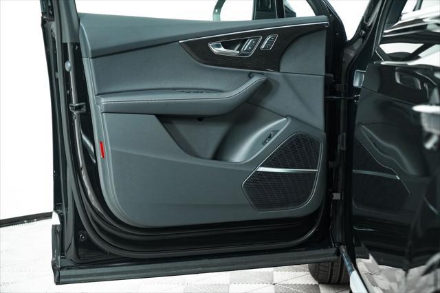Photo of 2025 Mythos Black Metallic Audi Q7
