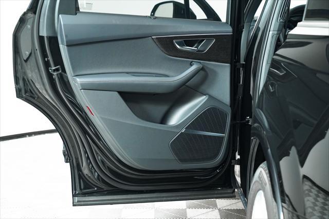 Photo of 2025 Mythos Black Metallic Audi Q7