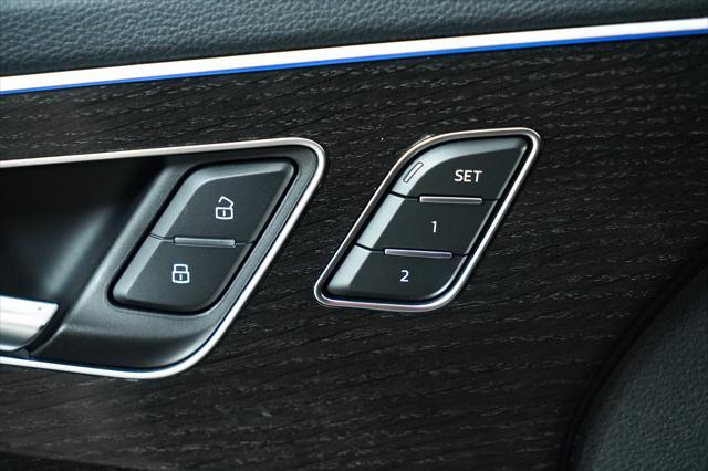 Photo of 2025 Mythos Black Metallic Audi Q7