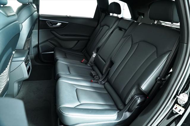 Photo of 2025 Mythos Black Metallic Audi Q7