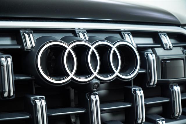 Photo of 2025 Mythos Black Metallic Audi Q7