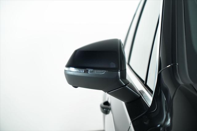 Photo of 2025 Mythos Black Metallic Audi Q7