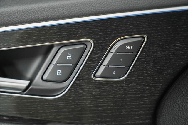 Photo of 2025 Satellite Silver Metallic Audi Q8