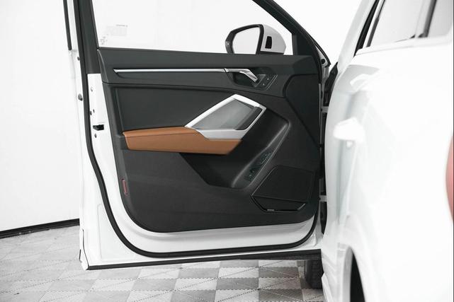 Photo of 2025 Glacier White Metallic Audi Q3