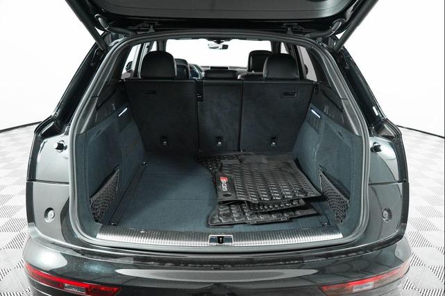 Photo of 2019 Black Metallic Audi SQ5