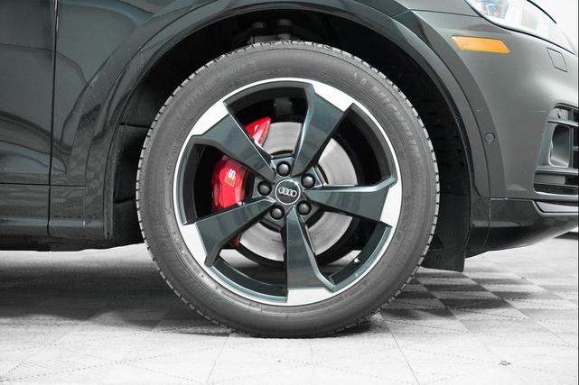 Photo of 2019 Black Metallic Audi SQ5
