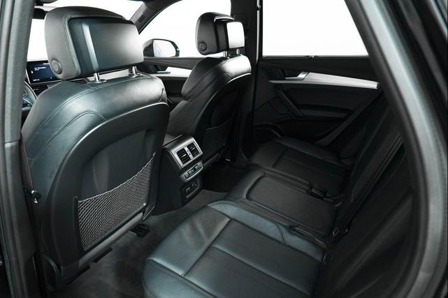 Photo of 2019 Black Metallic Audi SQ5
