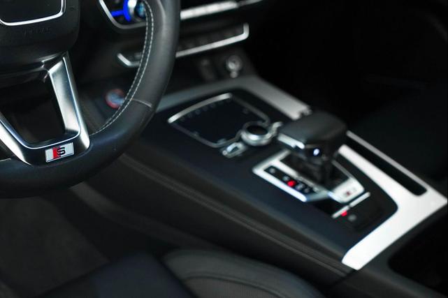 Photo of 2019 Black Metallic Audi SQ5