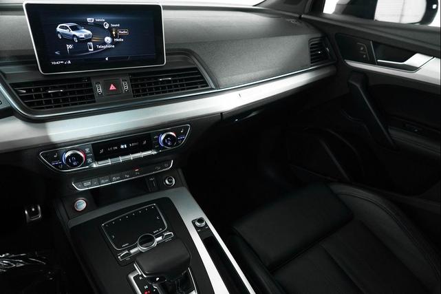 Photo of 2019 Black Metallic Audi SQ5