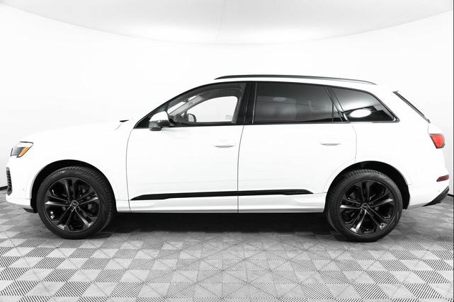 Photo of 2025 Glacier White Metallic Audi Q7