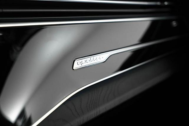 Photo of 2025 Glacier White Metallic Audi Q7