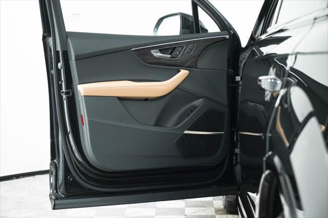 Photo of 2025 Mythos Black Metallic Audi Q7