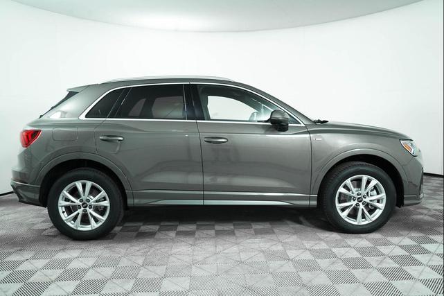 Photo of 2025 Chronos Gray Metallic Audi Q3