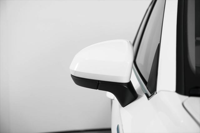 Photo of 2024 Pure White Volkswagen Taos