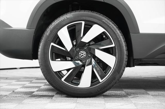 Photo of 2024 Pure White Volkswagen Taos