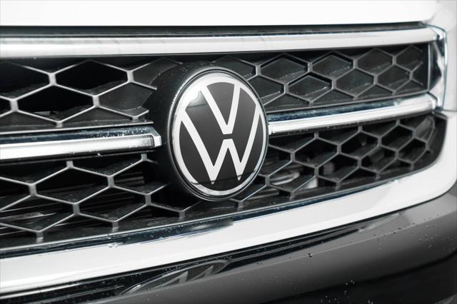 Photo of 2024 Pure White Volkswagen Taos