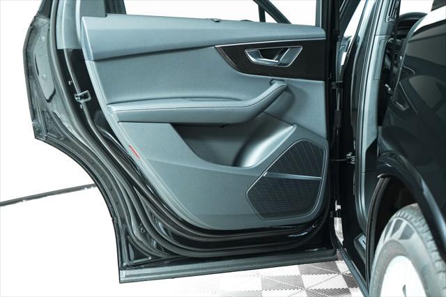 Photo of 2025 Mythos Black Metallic Audi Q7