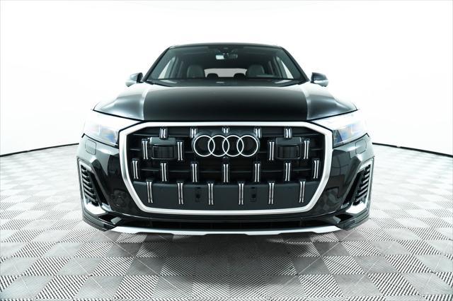 Photo of 2025 Mythos Black Metallic Audi Q7