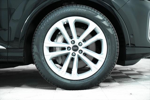 Photo of 2025 Mythos Black Metallic Audi Q7