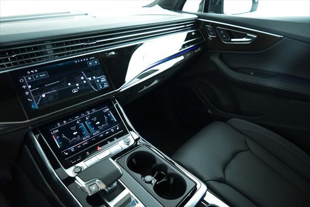 Photo of 2025 Mythos Black Metallic Audi Q7