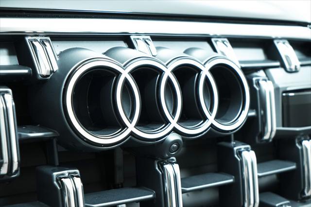 Photo of 2025 Mythos Black Metallic Audi Q7