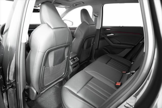 Photo of 2025 Manhattan Gray Metallic Audi Q6 e-tron