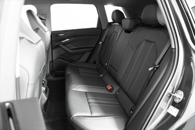 Photo of 2025 Manhattan Gray Metallic Audi Q6 e-tron