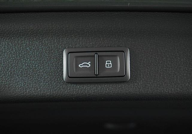 Photo of 2025 Chronos Gray Metallic Audi Q3