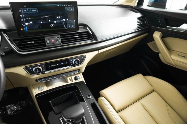 Photo of 2025 Navarra Blue Metallic Audi Q5