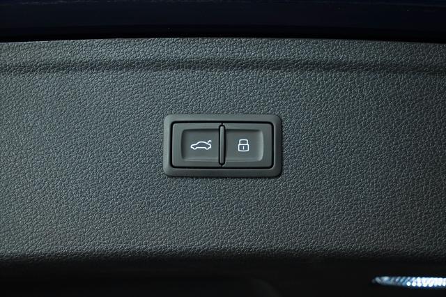 Photo of 2025 Navarra Blue Metallic Audi Q5