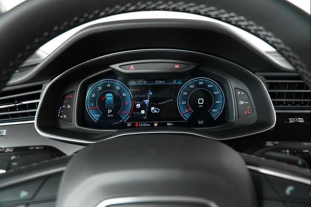 Photo of 2025 Glacier White Metallic Audi Q7