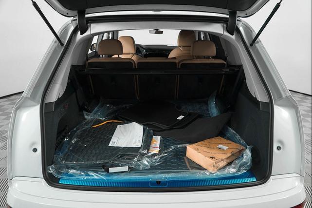 Photo of 2025 Glacier White Metallic Audi Q7